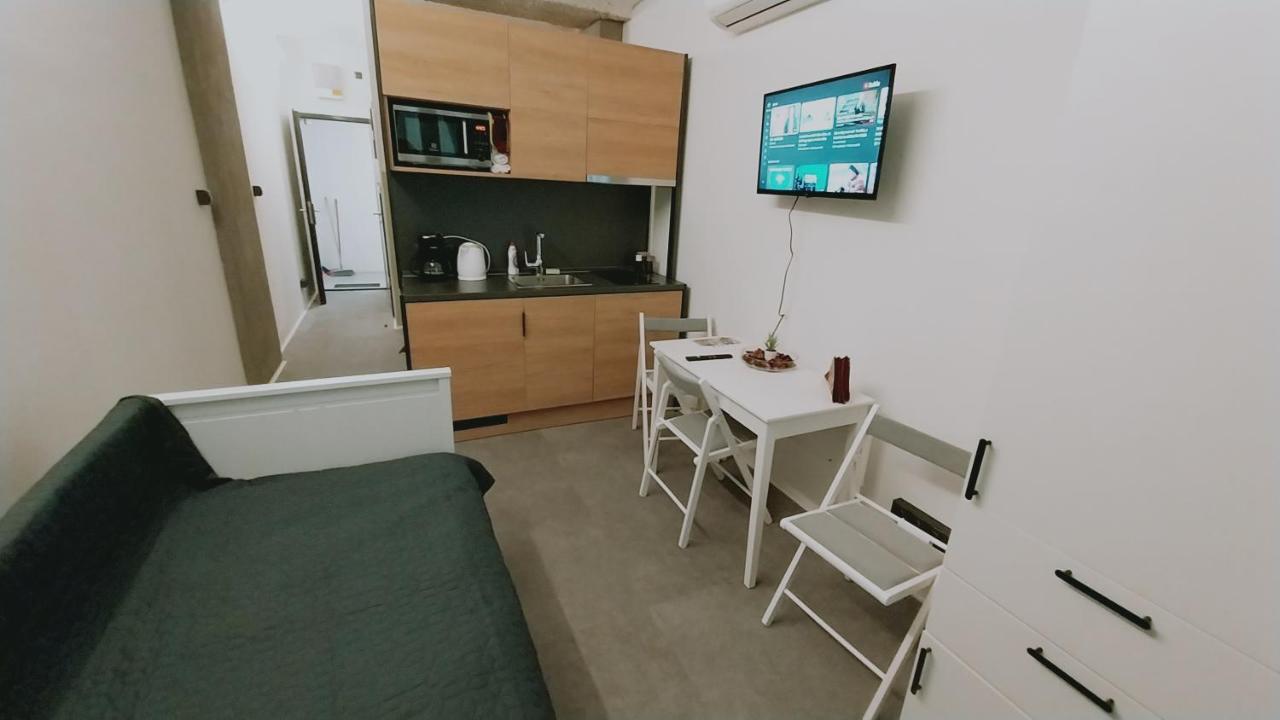 Peaceful Basement Apartment With Terrace & Free Gym Budapest Bagian luar foto