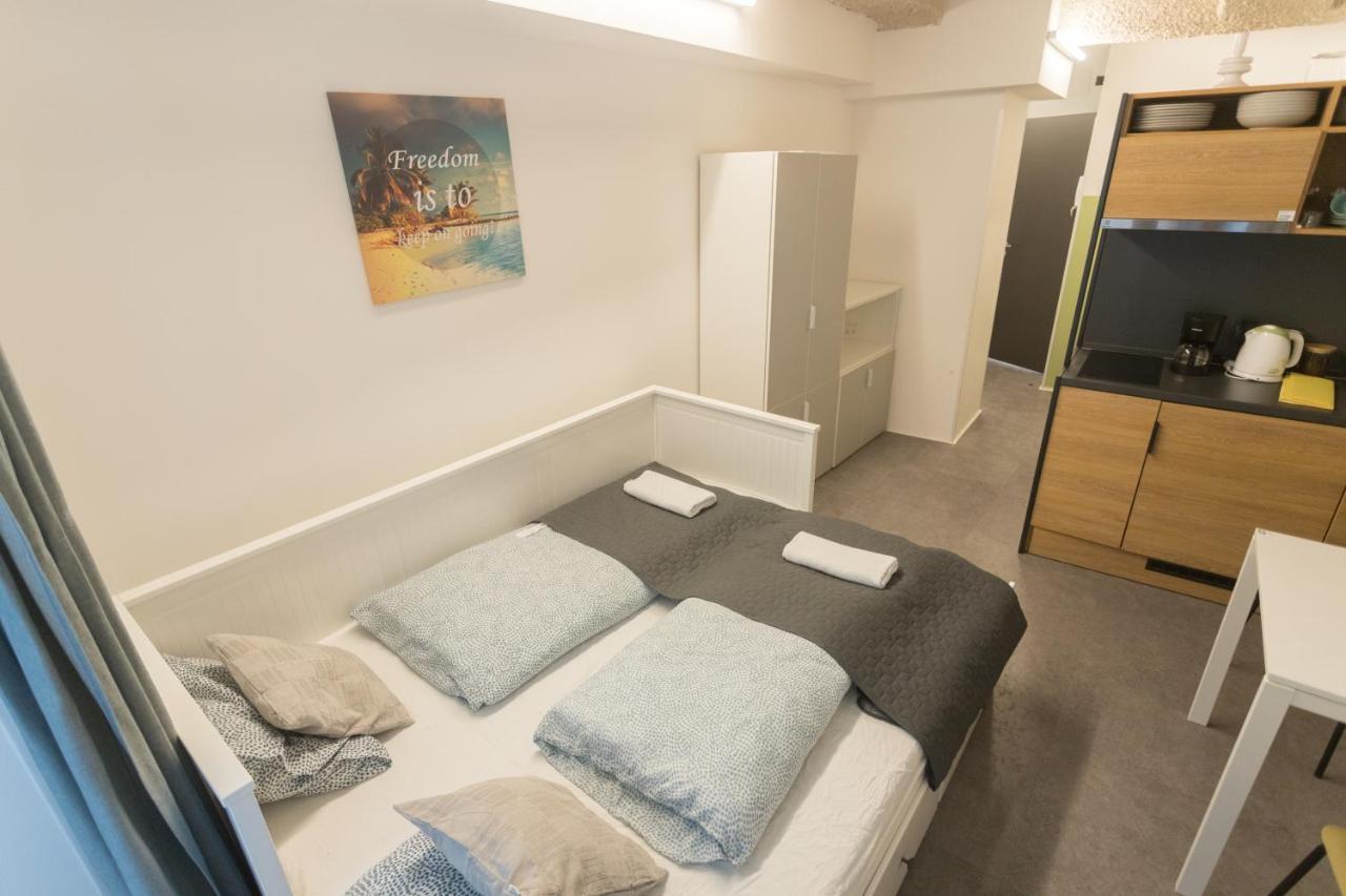 Peaceful Basement Apartment With Terrace & Free Gym Budapest Bagian luar foto